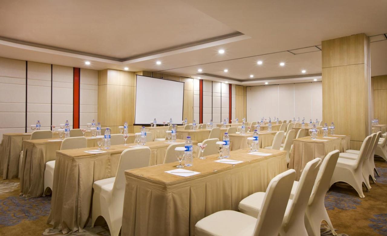 Hotel Santika Mega City בקאסי מראה חיצוני תמונה