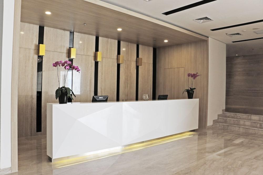 Hotel Santika Mega City בקאסי מראה חיצוני תמונה