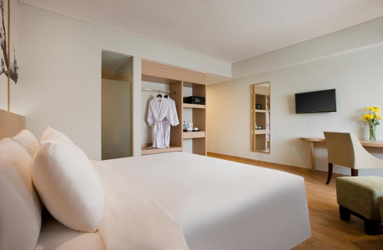 Hotel Santika Mega City בקאסי מראה חיצוני תמונה