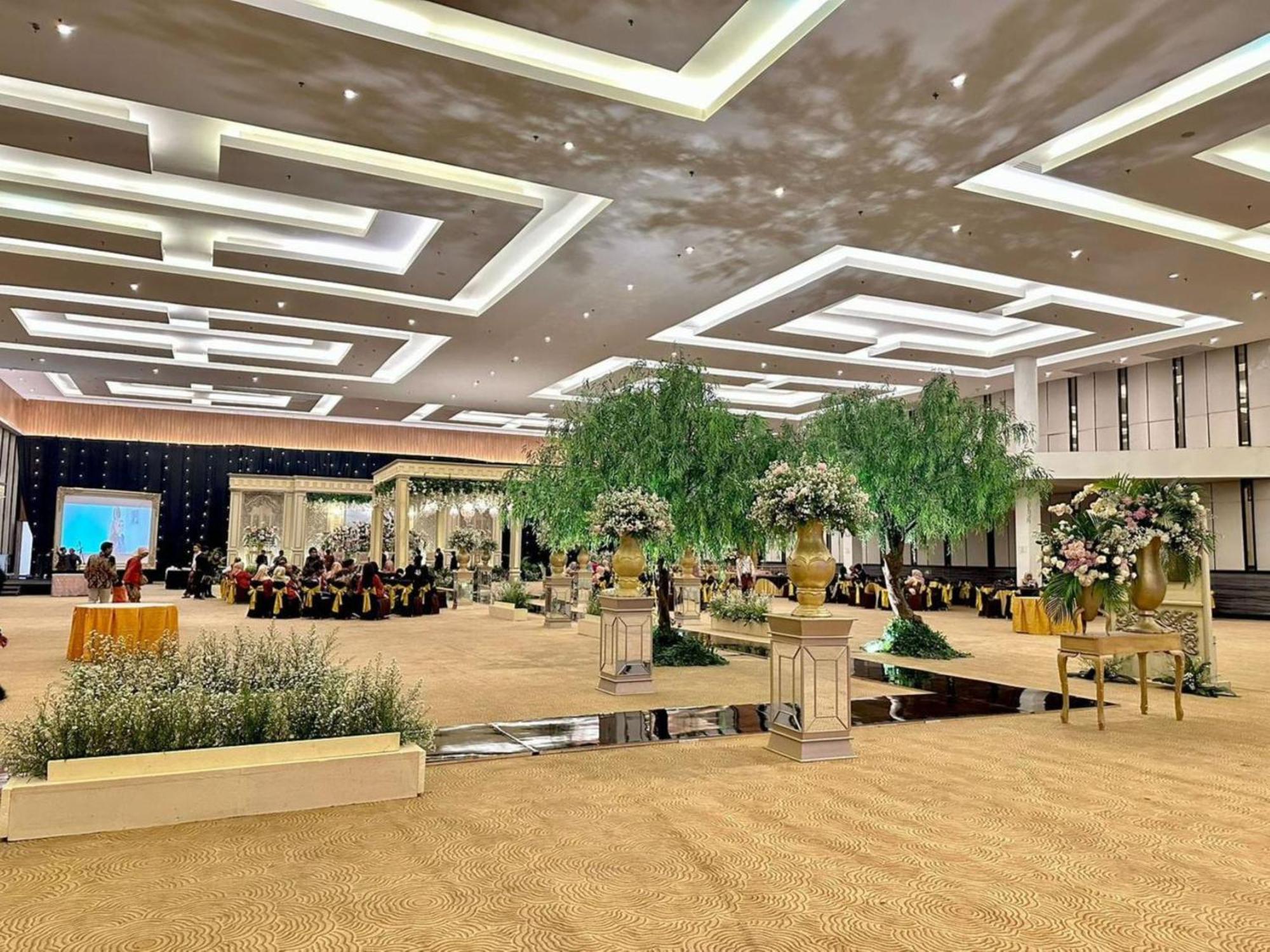 Hotel Santika Mega City בקאסי מראה חיצוני תמונה