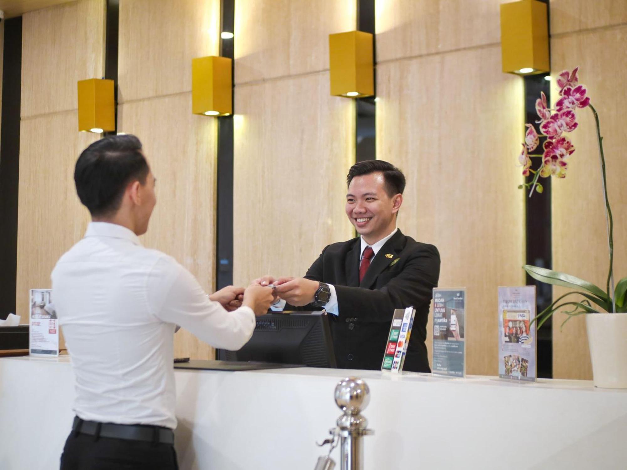 Hotel Santika Mega City בקאסי מראה חיצוני תמונה