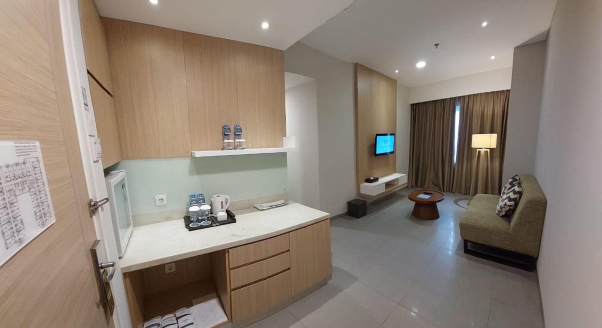 Hotel Santika Mega City בקאסי מראה חיצוני תמונה