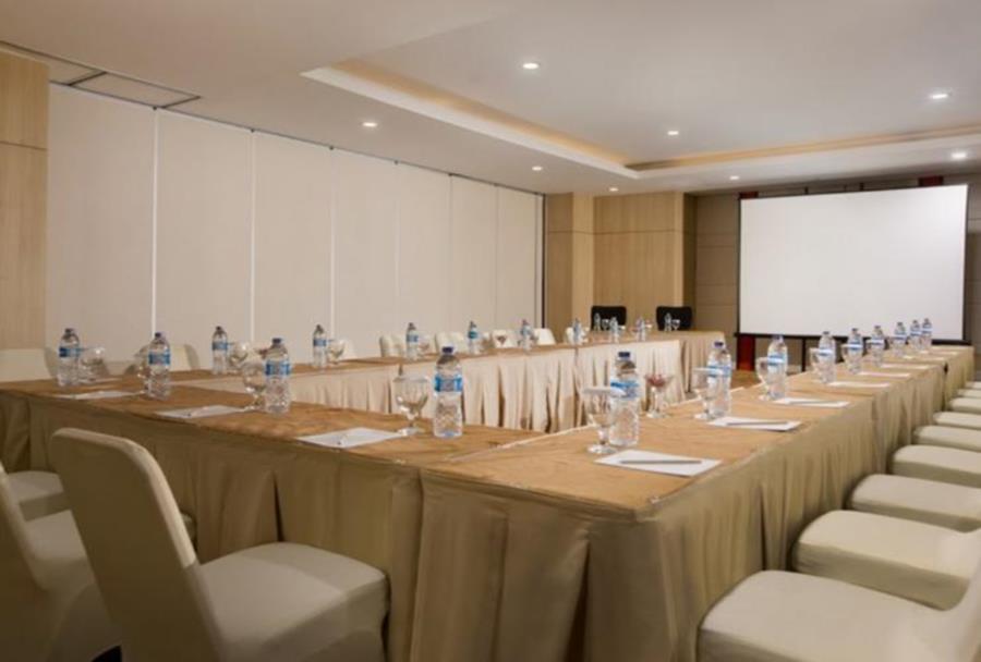 Hotel Santika Mega City בקאסי מראה חיצוני תמונה